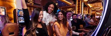 Sảnh Live Casino với baccarat và roulette trực tiếp tại vin55
